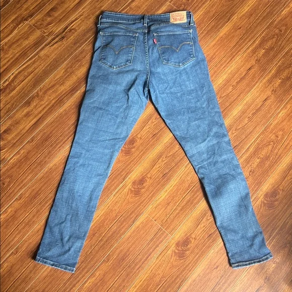 Levi's Women's Skinny Jeans in Denim Blue - Picture 5 of 7